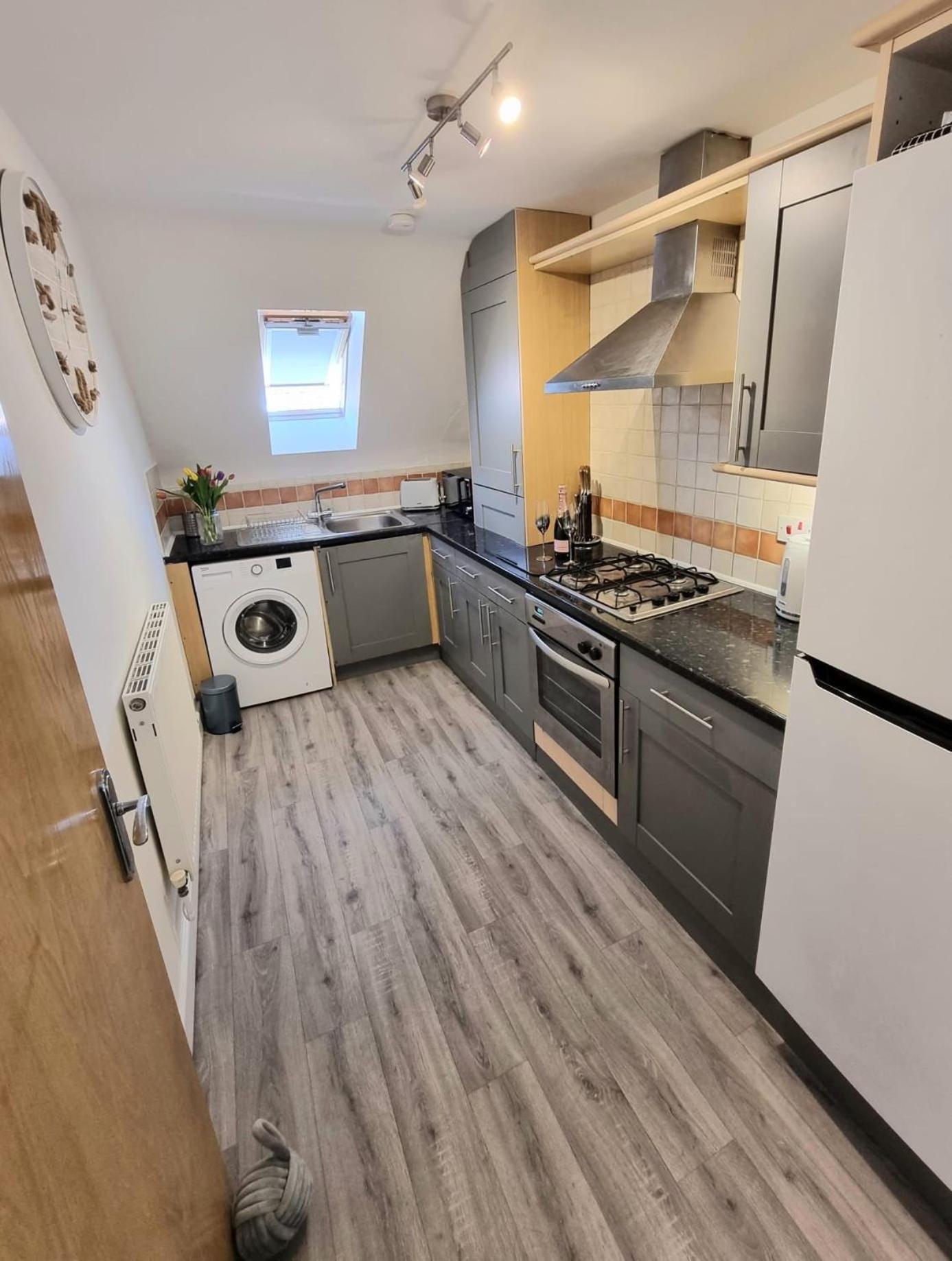 Centrally Located Boscombe Beach Apart With Parking Bornemouth Extérieur photo